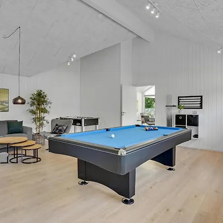 Beautiful In Vaeggerlose With Indoor Swimming Pool Сasa de vacaciones Bøtø By